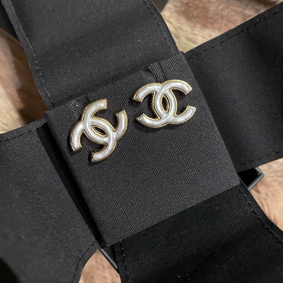 Chanel Pearly CC Stud Earrings - Picture 3 of 5